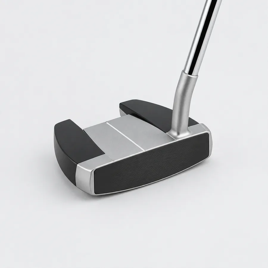Golfputter med klubbhuvud av metall mot en ljus bakgrund